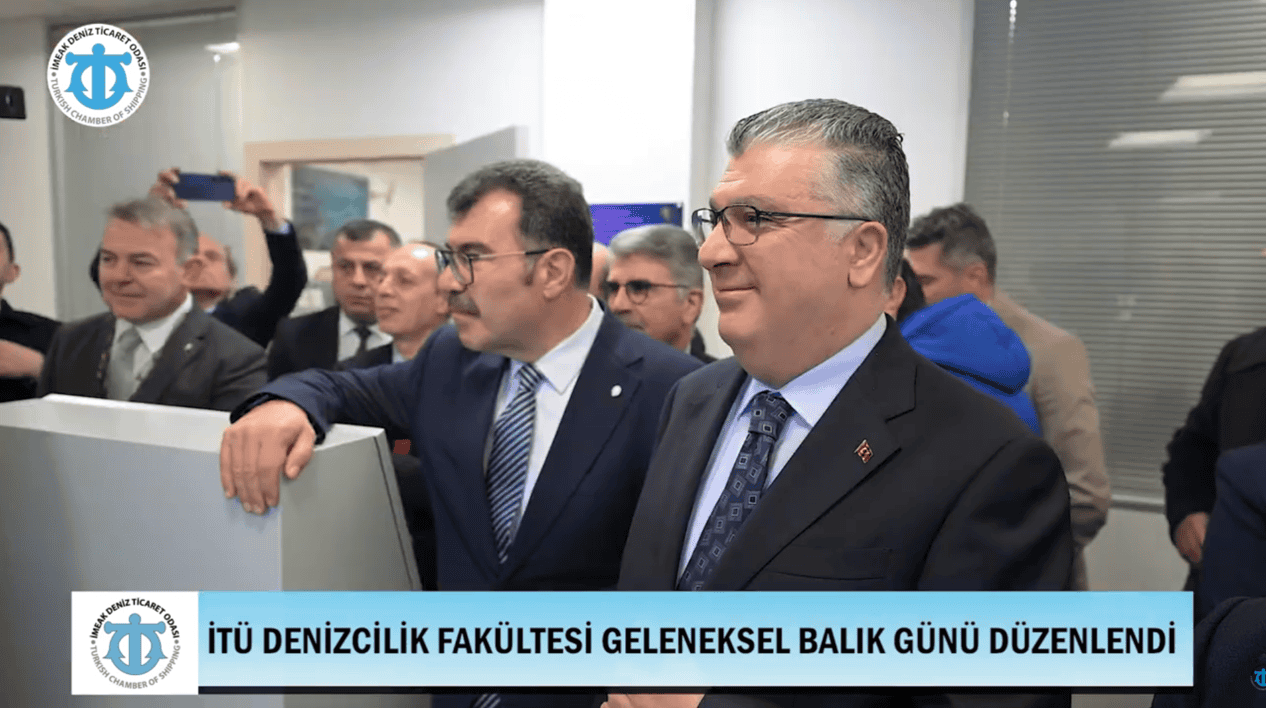 İTÜDF Gemi Makineleri İşletme Mühendisliği Bölümü, GDS Mühendislik ARGE San. Tic. Ltd. Şti. iş birliğiyle geliştirdiği Tam Kapsamlı Makine Dairesi Simülatörü ile sektörde fark yaratıyor. SERS™™Team uzmanlığıyla sunulan simülatör, STCW 2020 ve IMO Model Kursu 2.07 standartlarında Gemi Makine Dairesi Mühendis Eğitimi veriyor. SIRE 2.0 Eğitimleri, Takım Yönetimi Eğitimleri ve Engine Room Resource Management (ERM) Eğitimi ile donatılan müfredat, dijital dönüşüm ve analitik düşünme becerilerini geliştiriyor. İTÜDF, denizcilik sektörünün geleceğine yön veren mühendisler yetiştirmek için IMO STCW gerekliliklerini karşılayan en güncel eğitimleri sunuyor. SERS™™Team, Tam Kapsamlı Makine Dairesi Simülatörü, GDS Mühendislik ARGE San. Tic. Ltd. Şti., SIRE 2.0 Eğitimleri, Takım Yönetimi Eğitimleri, Engine Room Resource Management Eğitimi, ERM Eğitimi, STCW 2020, IMO STCW, IMO Model Kursu 2.07, Gemi Makine Dairesi Mühendis Eğitimi, Dijital Dönüşüm Analitik Düşünme, İTÜ, İTÜDF, Gemi Makineleri İşletme Mühendisliği Eğitimleri